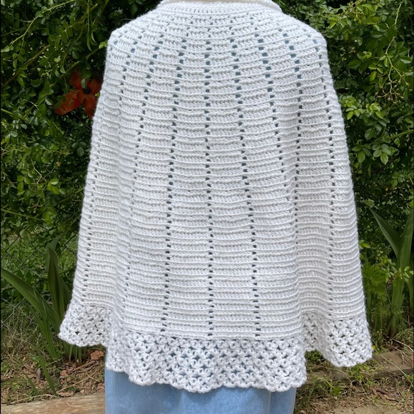 70s Crochet Poncho Sweater with Peter Pan Collar covered buttons - Picture 6 of 16